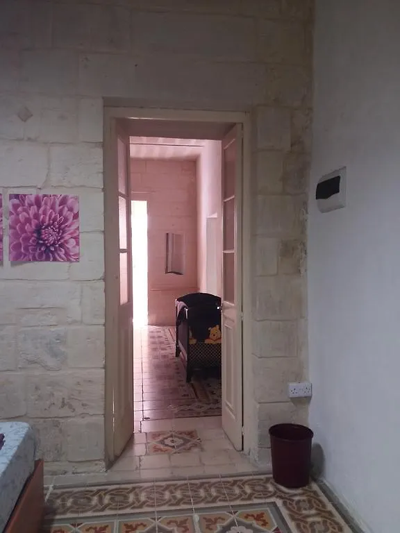 House Valletta 0*,